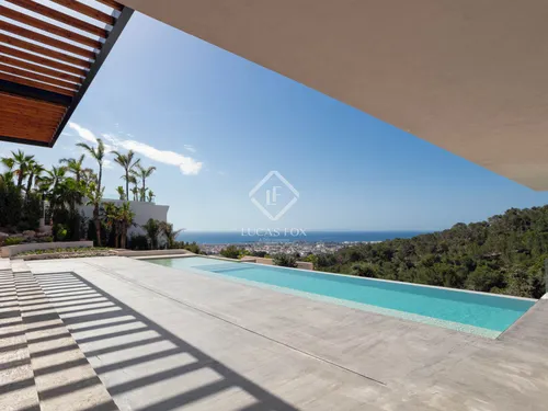 4 Bedrooms House / Villa in .