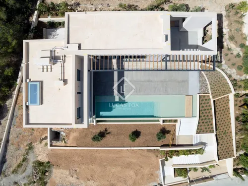 4 Bedrooms House / Villa in .