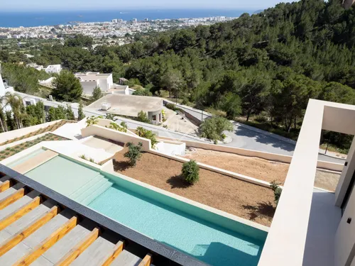 4 Bedrooms House / Villa in .