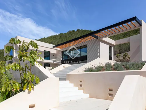 4 Bedrooms House / Villa in .