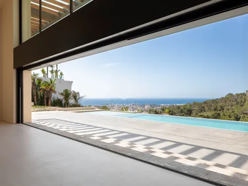 4 Bedrooms House / Villa in .