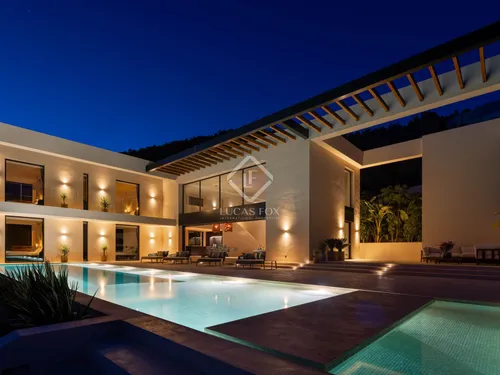 4 Bedrooms House / Villa in .