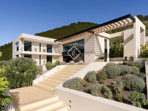 4 Bedrooms House / Villa in .