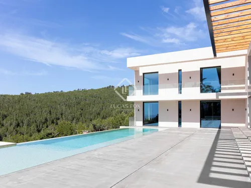 4 Bedrooms House / Villa in .