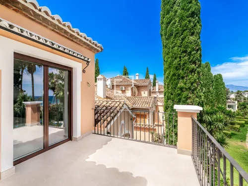 4 Bedrooms House / Villa in Urb. El Presidente Beach