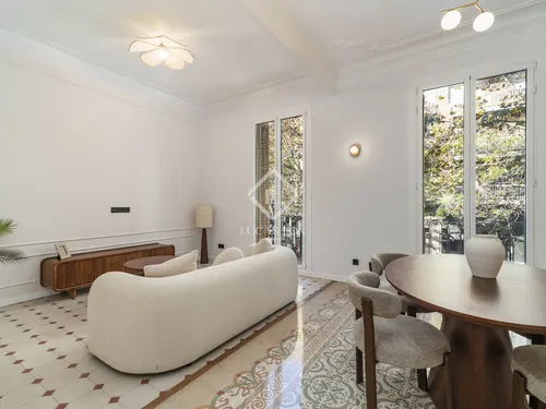 Excellent 3 Bedroom apartment with 6m² terrace for sale in Eixample Right, Barcelona
