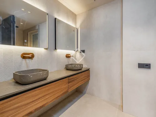 2 Bedrooms Apartment in Pau Casals