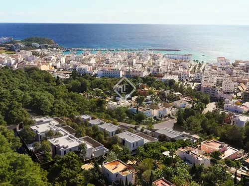 Built with Prime Quality 5 Bedroom Villa with Sea View inside of a Prime Residence in Santa Eulalia, Ibiza