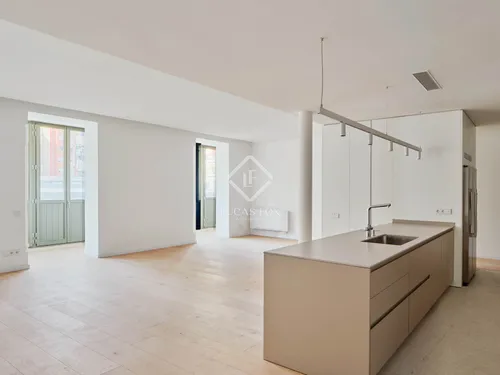 2 Bedrooms Apartment in Rambla Catalunya