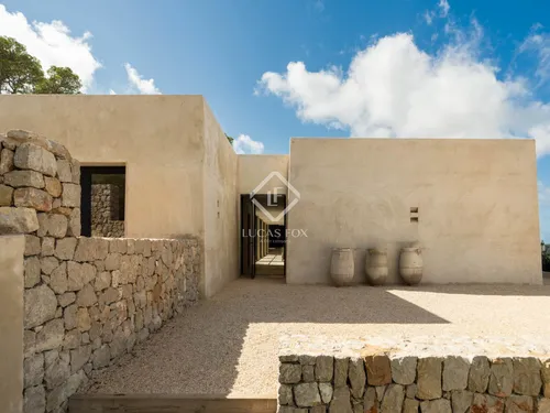 6 Bedrooms House / Villa in .