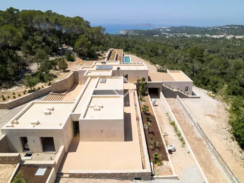 6 Bedrooms House / Villa in .