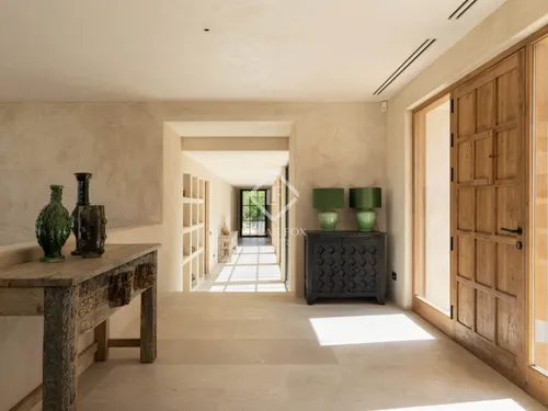 6 Bedrooms House / Villa in .