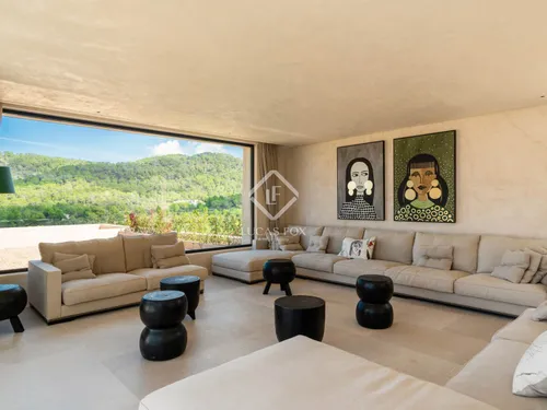 6 Bedrooms House / Villa in .