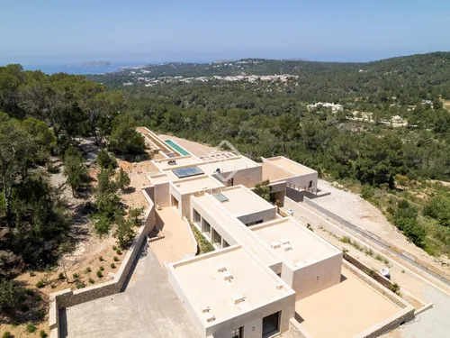 6 Bedrooms House / Villa in .