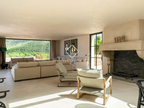6 Bedrooms House / Villa in .