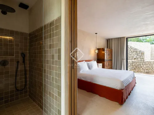 6 Bedrooms House / Villa in .
