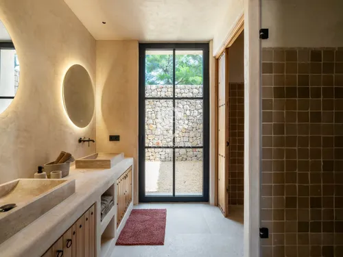6 Bedrooms House / Villa in .