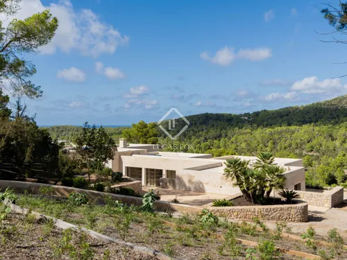 6 Bedrooms House / Villa in .