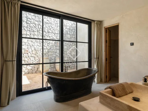 6 Bedrooms House / Villa in .