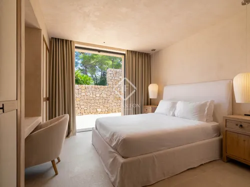 6 Bedrooms House / Villa in .