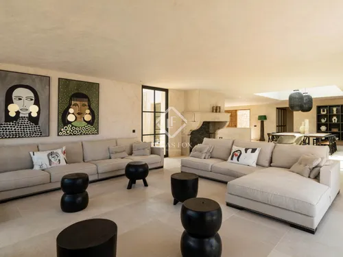 6 Bedrooms House / Villa in .