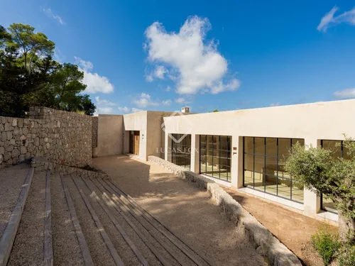 6 Bedrooms House / Villa in .