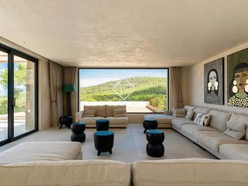 6 Bedrooms House / Villa in .