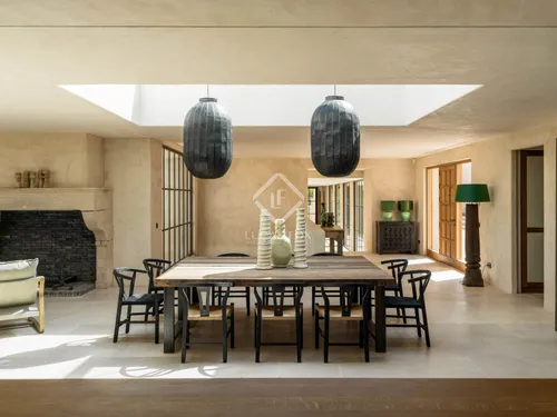 6 Bedrooms House / Villa in .
