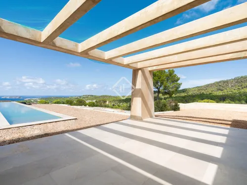 High quality villa in a unique, very private location, near Cala Tarida