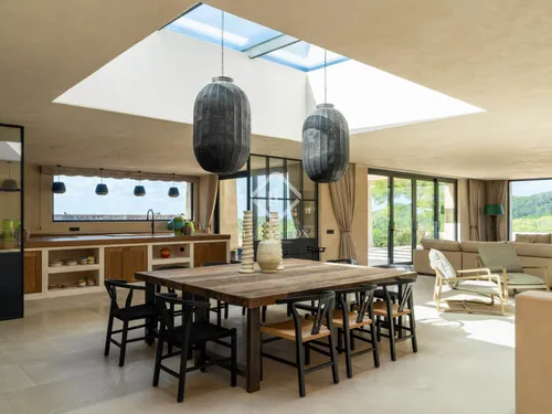 6 Bedrooms House / Villa in .