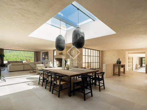 6 Bedrooms House / Villa in .