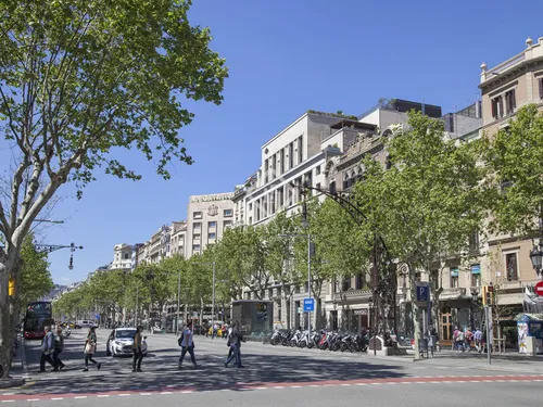 3 Bedrooms Apartment in Roger de Llúria