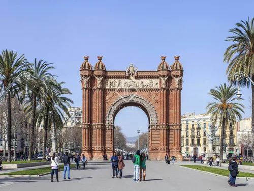 3 Bedrooms Apartment in Roger de Llúria