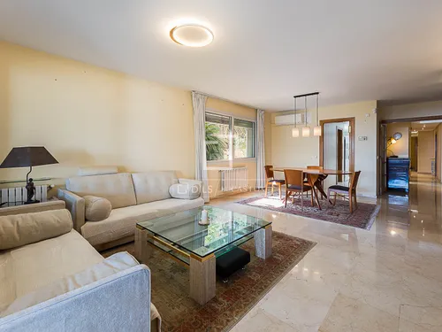 3 Bedrooms Apartment in Calle Bellpuig