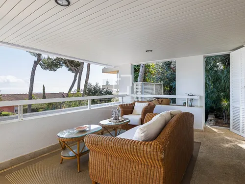 3 Bedrooms Apartment in Calle Bellpuig