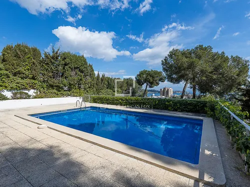 3 Bedrooms Apartment in Calle Bellpuig