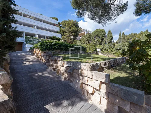3 Bedrooms Apartment in Calle Bellpuig
