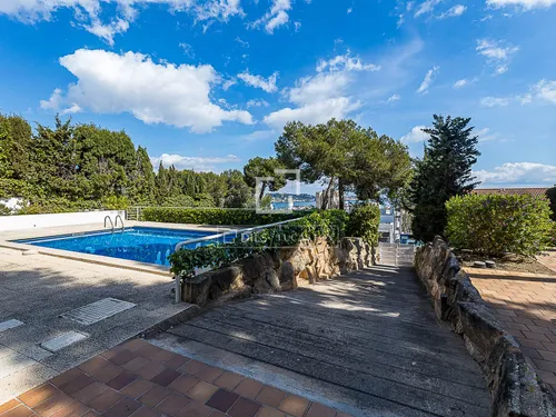 3 Bedrooms Apartment in Calle Bellpuig