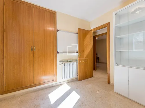 3 Bedrooms Apartment in Calle Bellpuig
