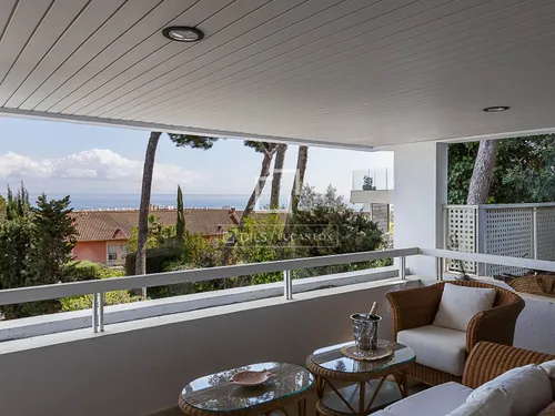 3 Bedrooms Apartment in Calle Bellpuig