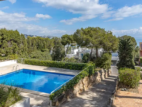 3 Bedrooms Apartment in Calle Bellpuig