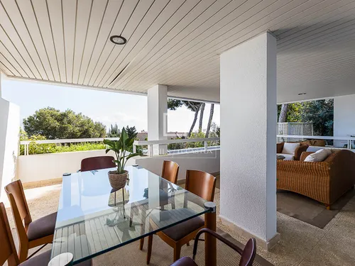 3 Bedrooms Apartment in Calle Bellpuig