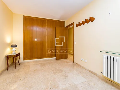 3 Bedrooms Apartment in Calle Bellpuig