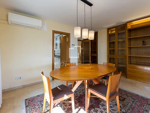 3 Bedrooms Apartment in Calle Bellpuig