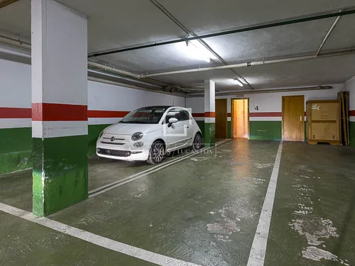 3 Bedrooms Apartment in Calle Bellpuig