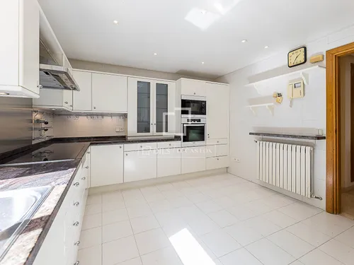 3 Bedrooms Apartment in Calle Bellpuig