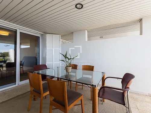 3 Bedrooms Apartment in Calle Bellpuig