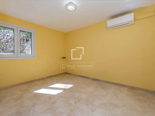 3 Bedrooms Apartment in Calle Bellpuig