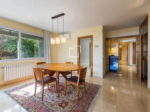 3 Bedrooms Apartment in Calle Bellpuig