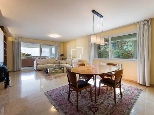 3 Bedrooms Apartment in Calle Bellpuig